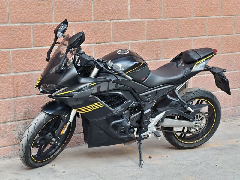 无极 250RR