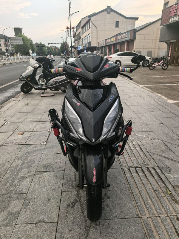 新大洲本田 裂行 RX125Fi