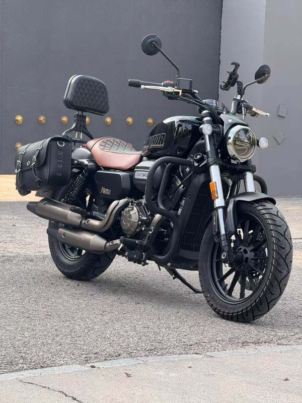 QJMOTOR 闪300S