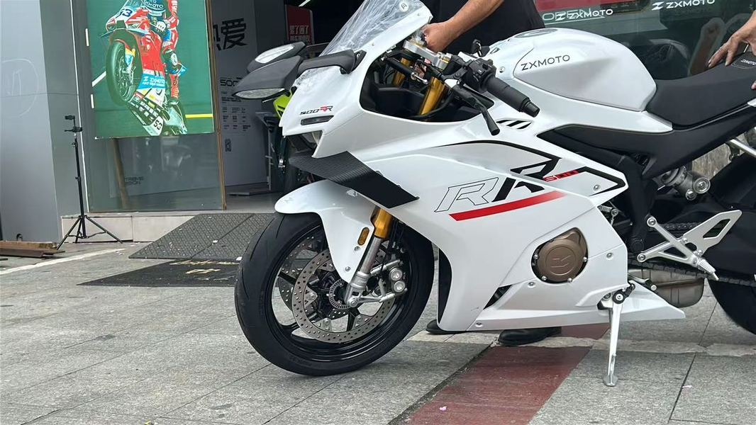 张雪机车 500RR