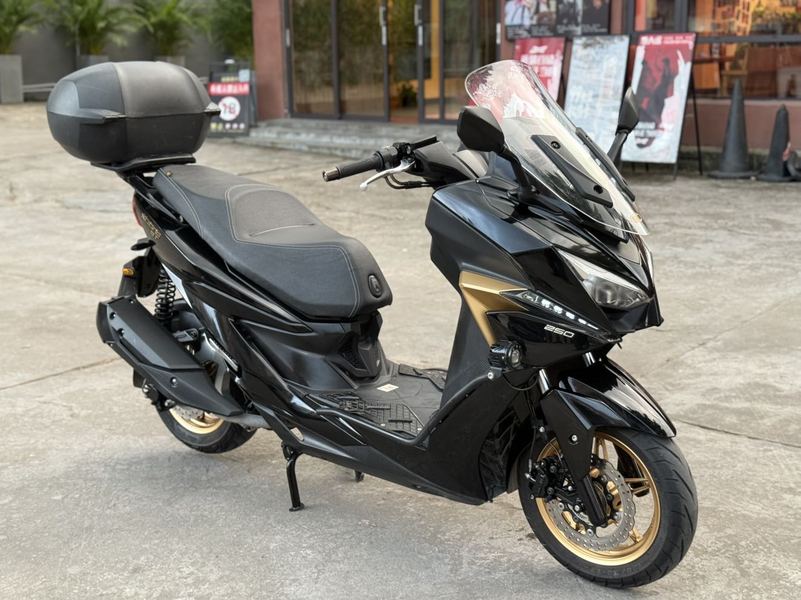 光阳 赛艇 ST250
