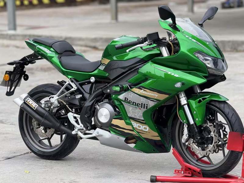 贝纳利 龙卷风 Tornado 302R