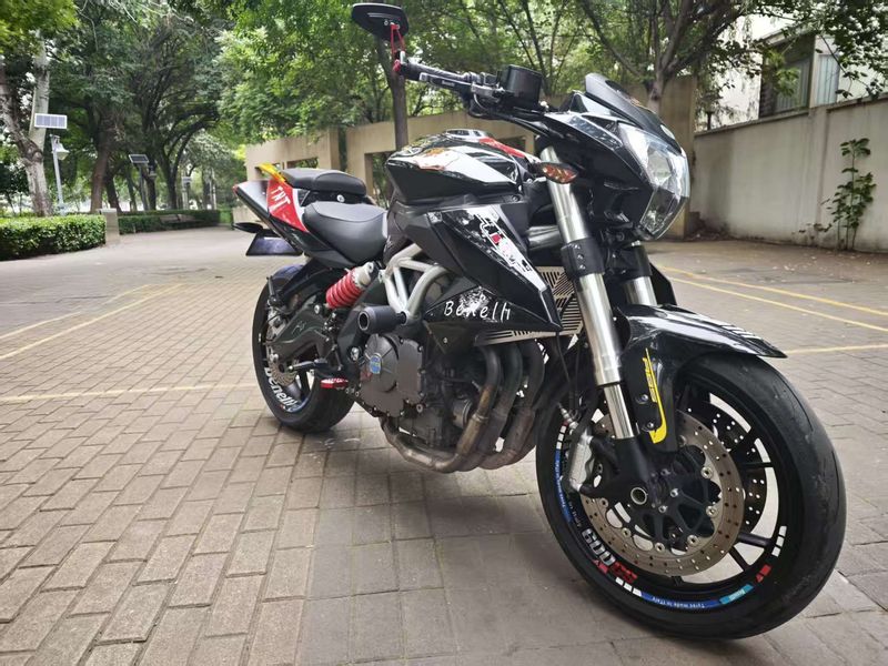 贝纳利 TNT600i
