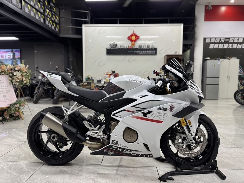 张雪机车 500RR