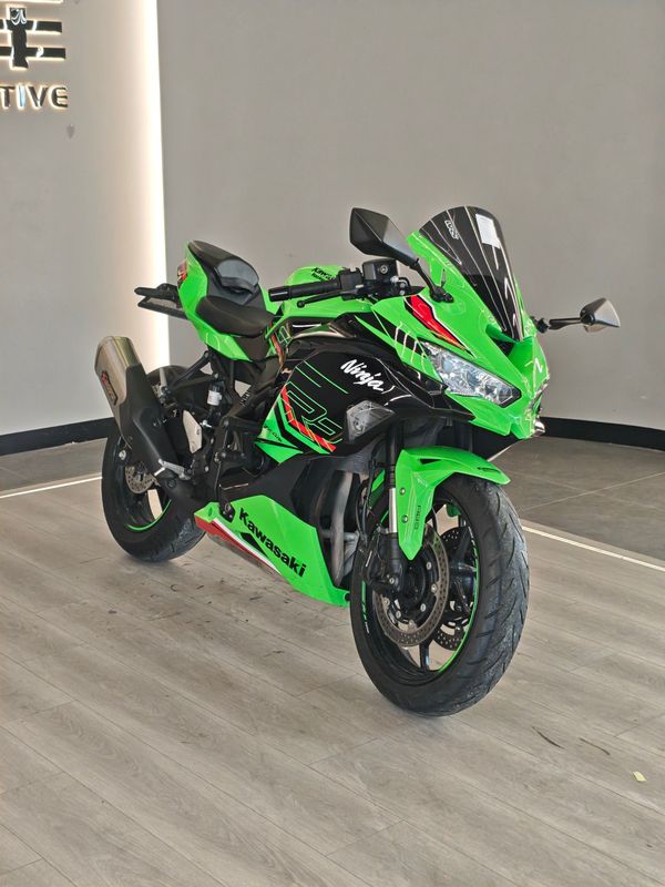 川崎 ZX-4R