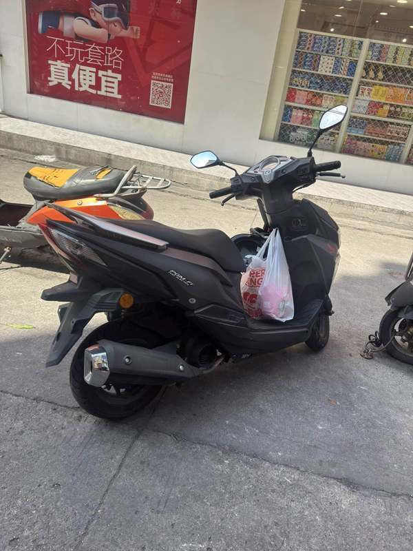 新大洲本田 裂行 RX125Fi