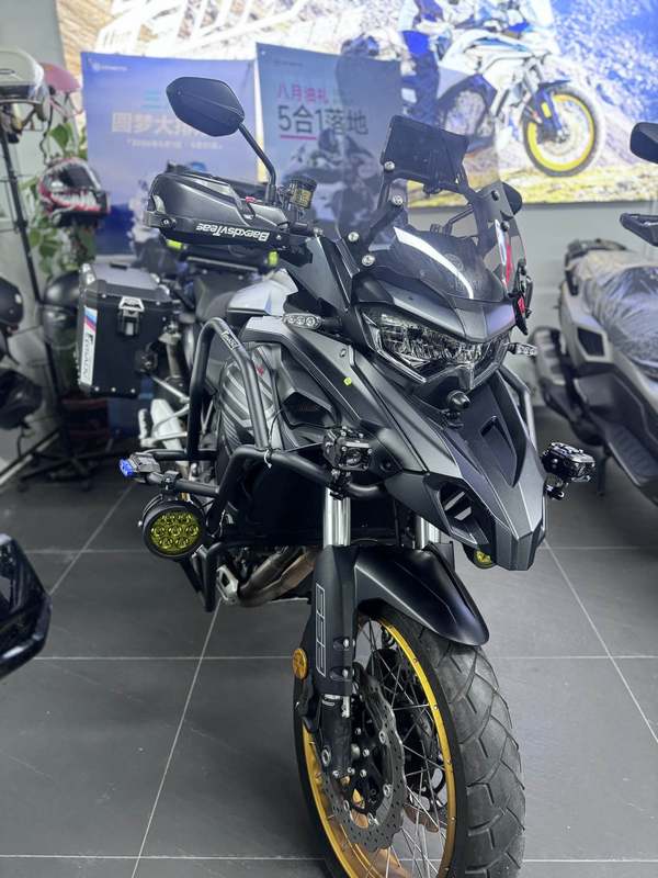贝纳利 TRK552