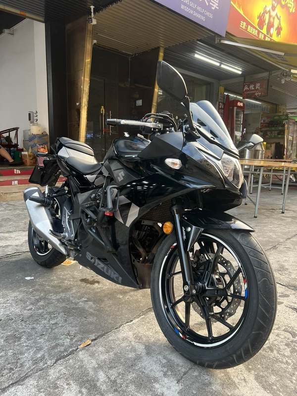 豪爵铃木 GSX250R