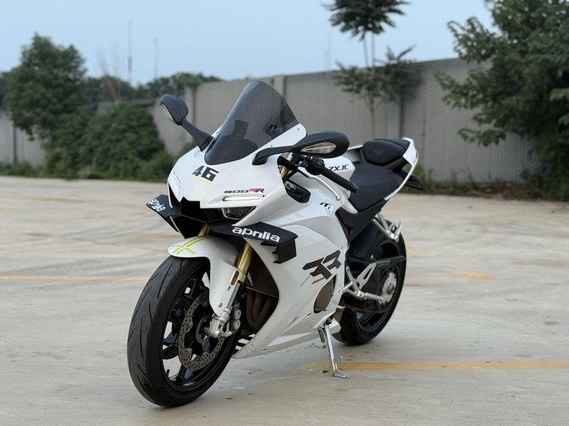 张雪机车 500RR
