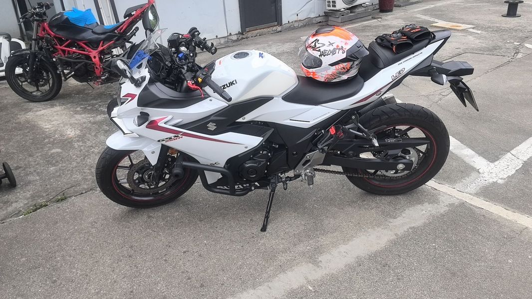 豪爵铃木 GSX250R