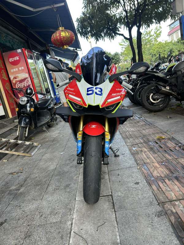 张雪机车 500RR