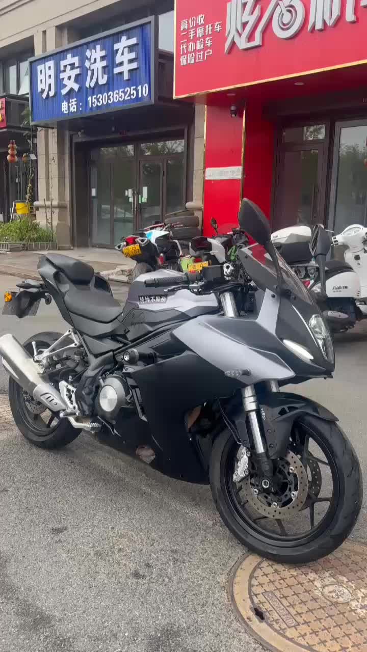 贝纳利 龙卷风 Tornado 302R
