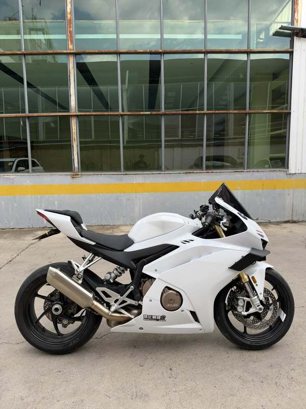 张雪机车 500RR