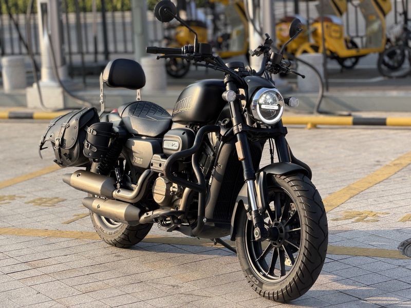 QJMOTOR 闪300S