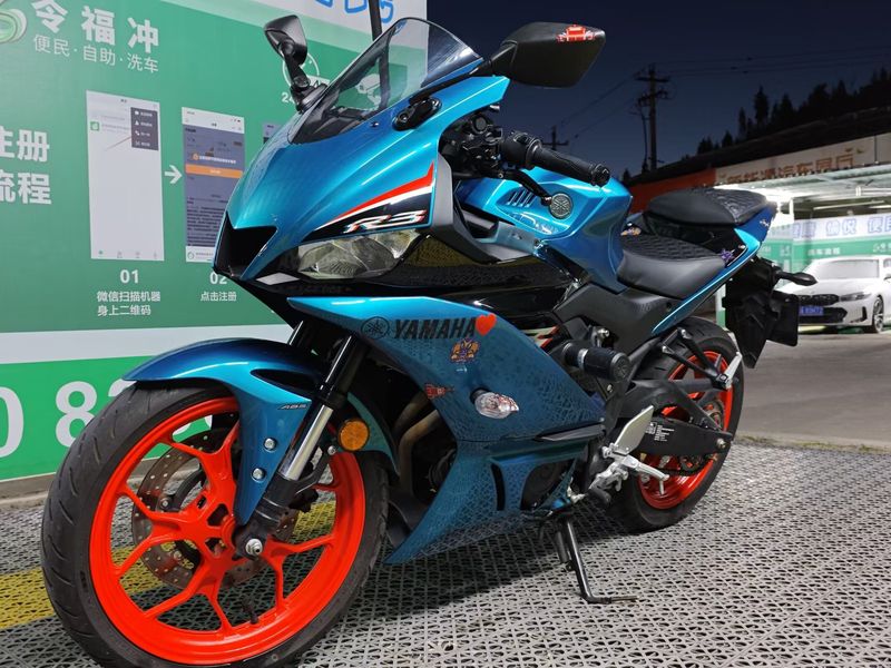 雅马哈 YZF-R3