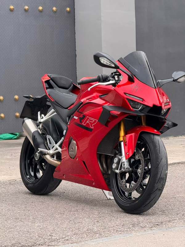 张雪机车 500RR