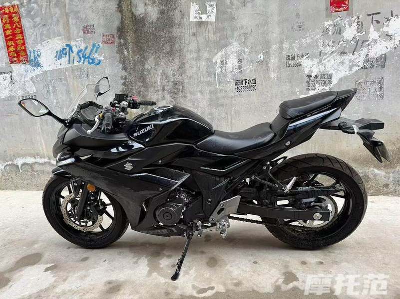 豪爵铃木 GSX250R
