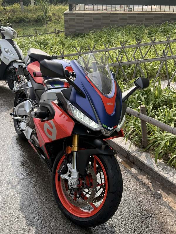 阿普利亚 RS 660 