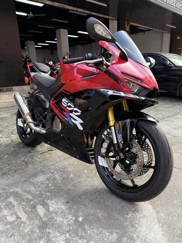 张雪机车 500RR