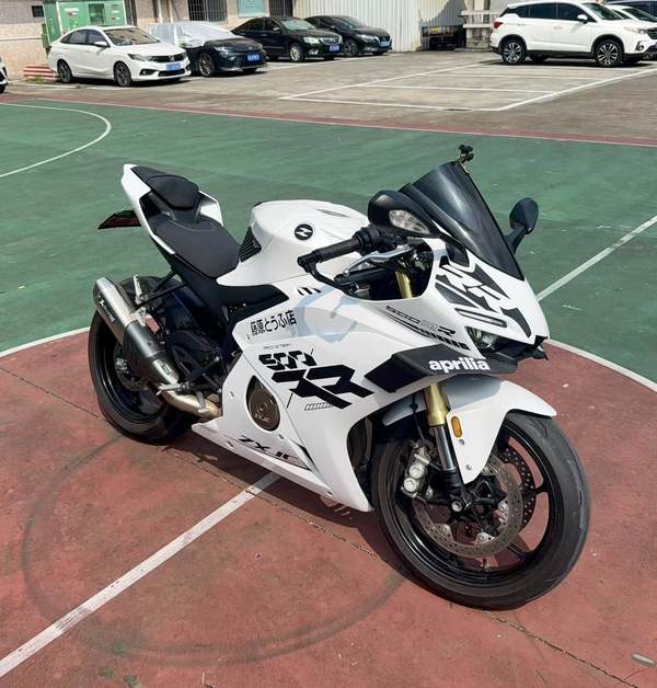 张雪机车 500RR