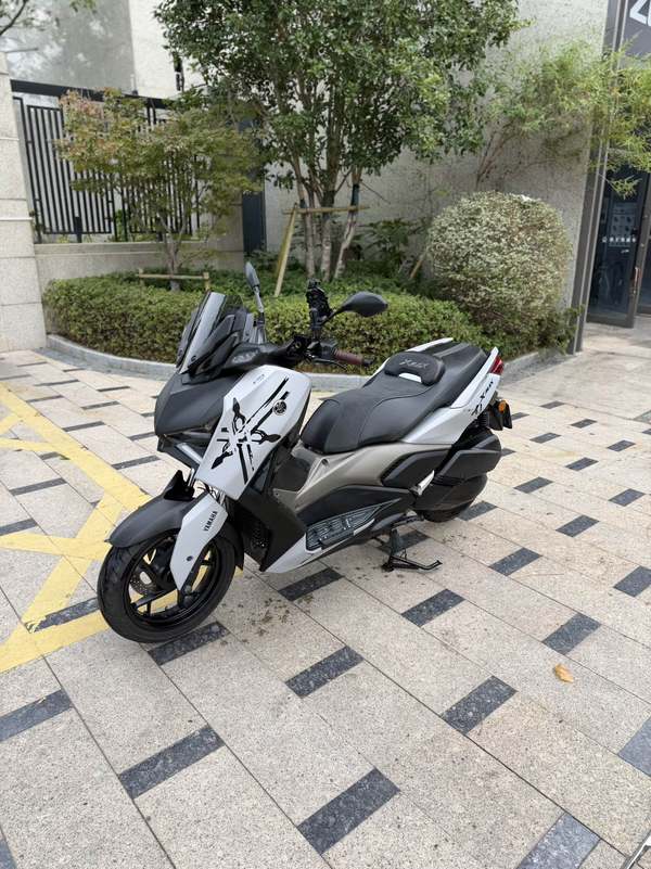 雅马哈 XMAX