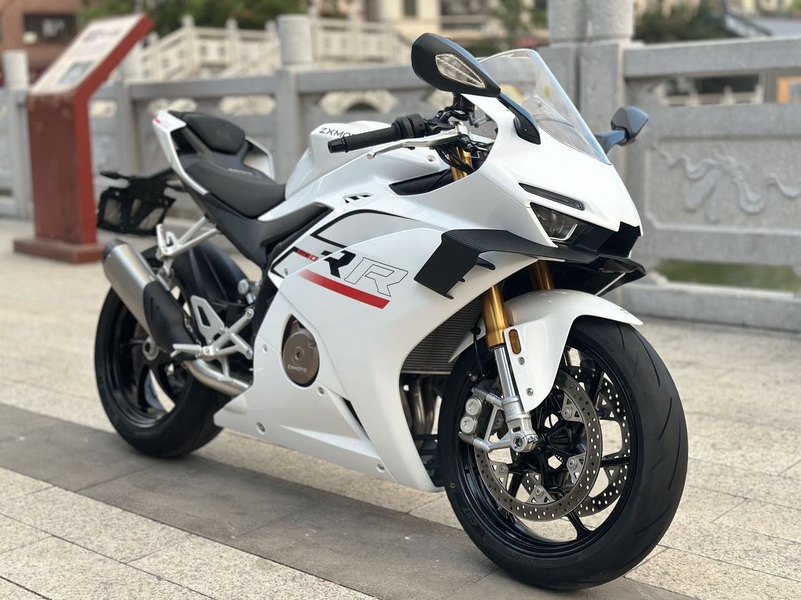 张雪机车 500RR