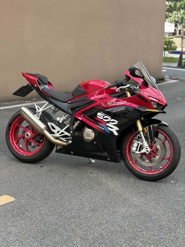 张雪机车 500RR