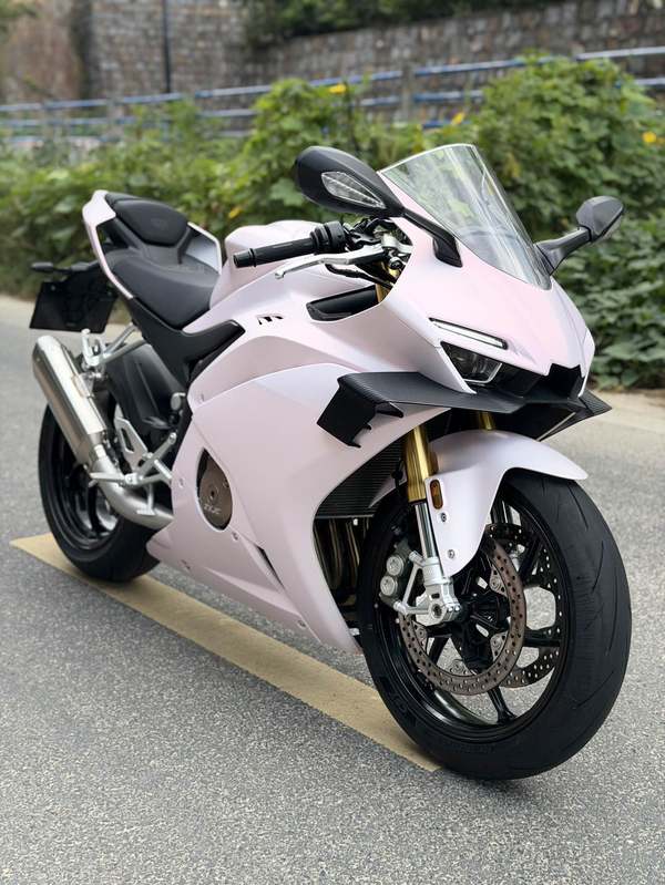 张雪机车 500RR