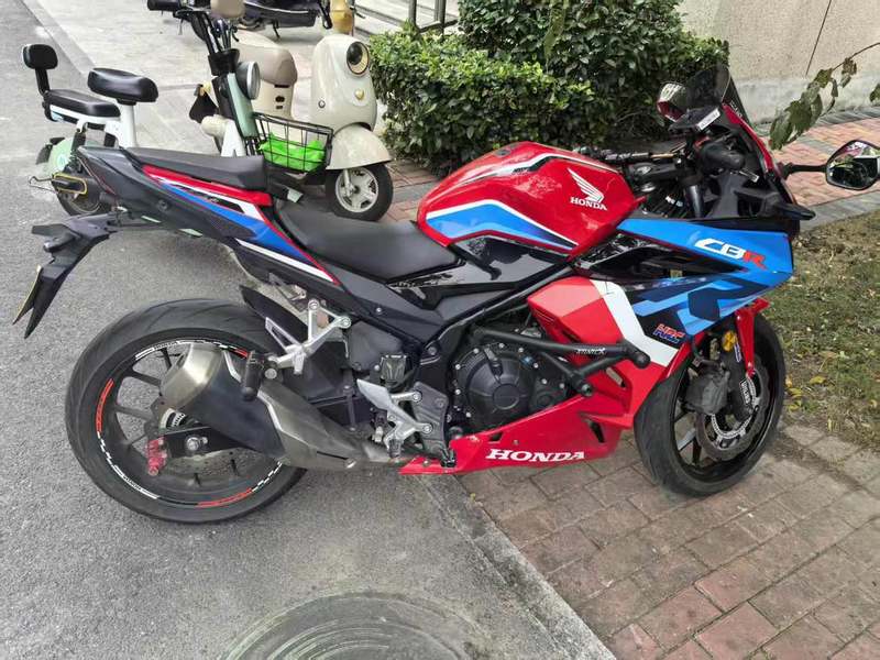 本田WING CBR400R