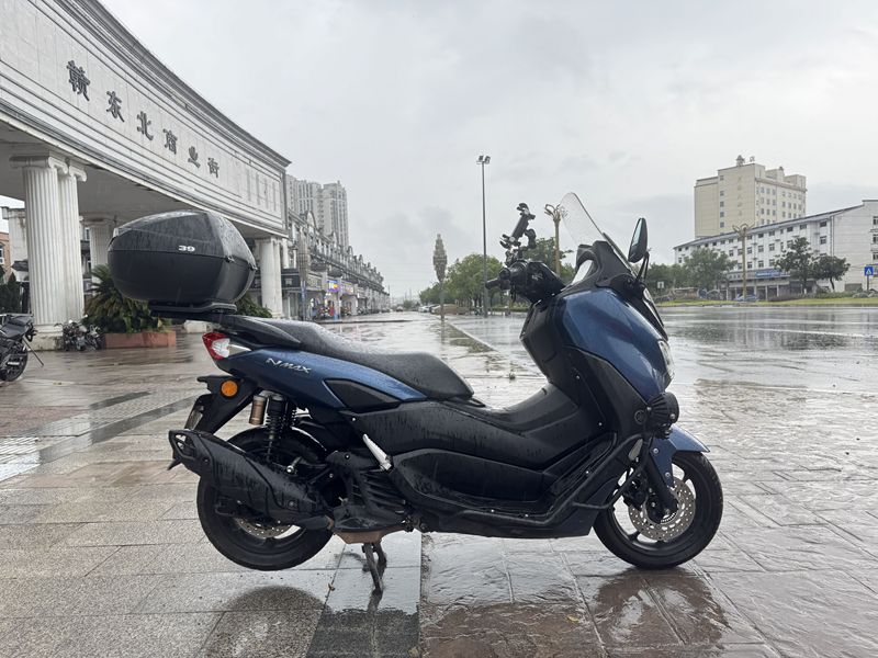 雅马哈 NMAX