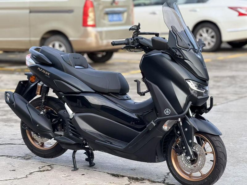 雅马哈 NMAX