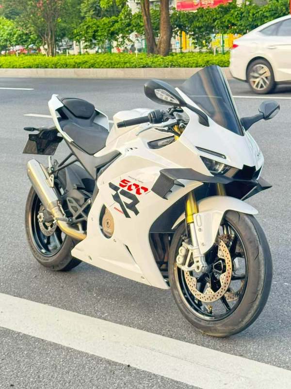 张雪机车 500RR
