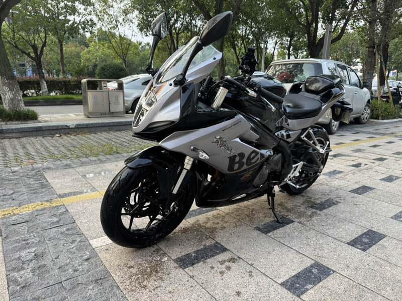 贝纳利 龙卷风 Tornado 252R