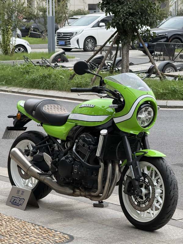 川崎 Z900RS
