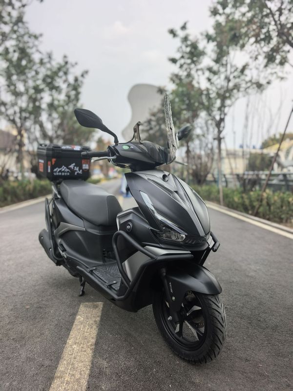 QJMOTOR 鸿125