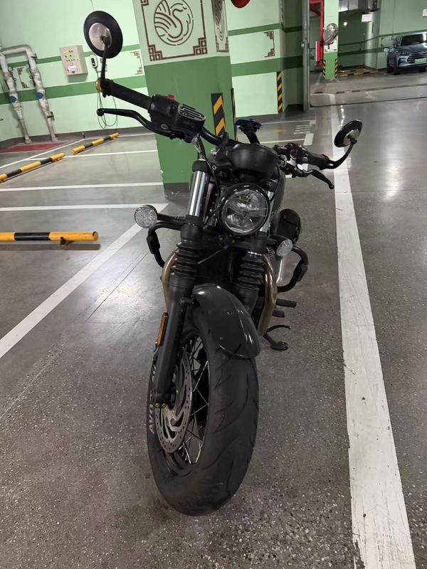 凯旋 Bonneville Bobber