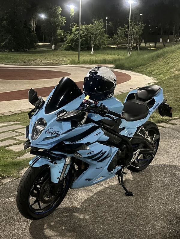 贝纳利 龙卷风 Tornado 302R
