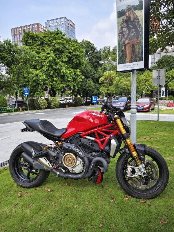 杜卡迪 Monster 1200