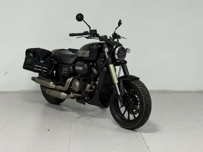 QJMOTOR 闪300S
