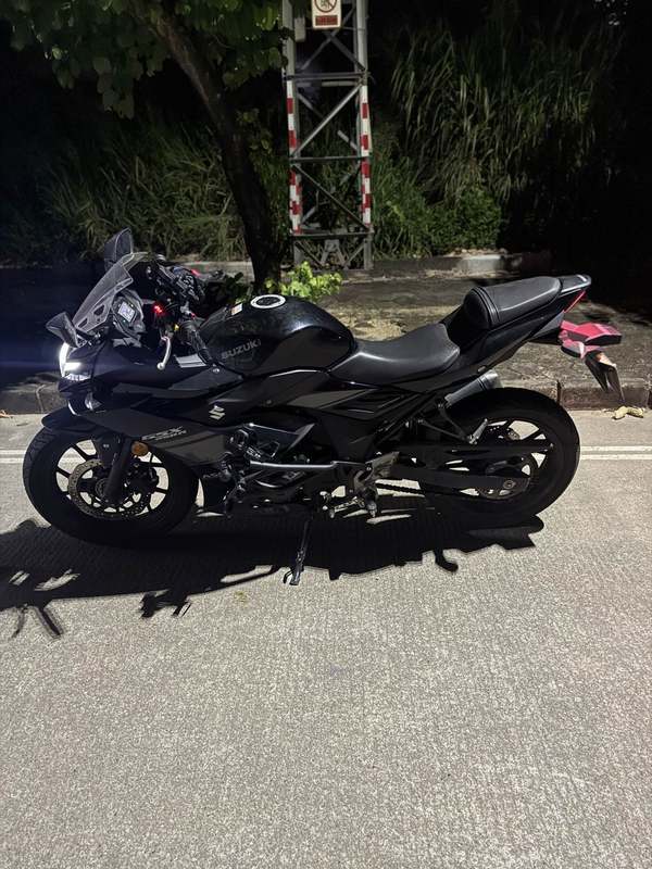 豪爵铃木 GSX250R