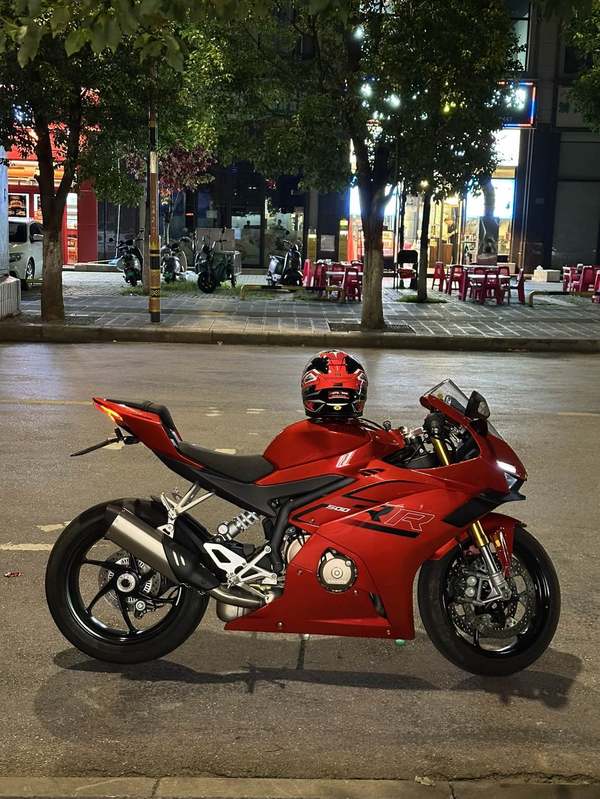 张雪机车 500RR
