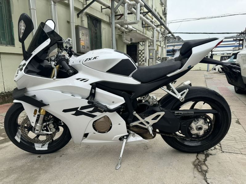 张雪机车 500RR