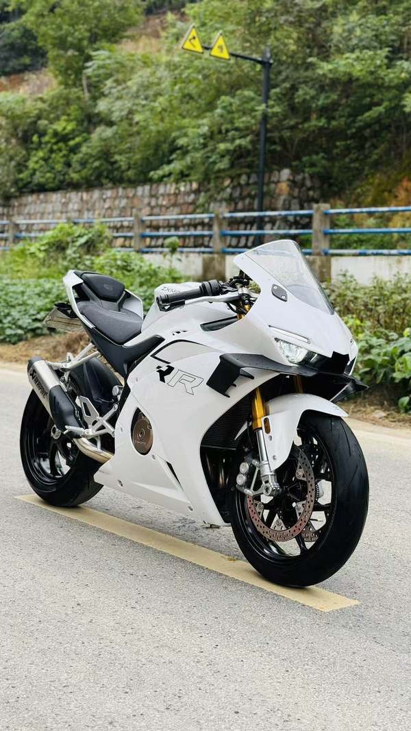 张雪机车 500RR