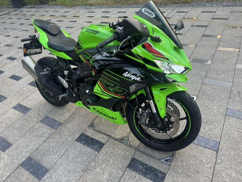 川崎 ZX-4R