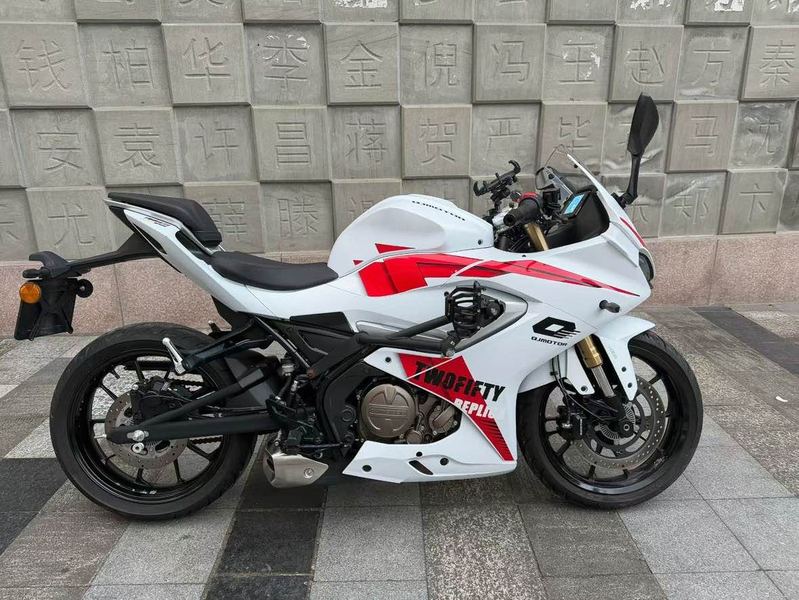 QJMOTOR 赛250