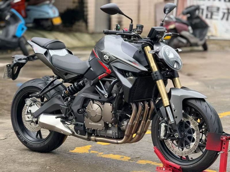 QJMOTOR 追600