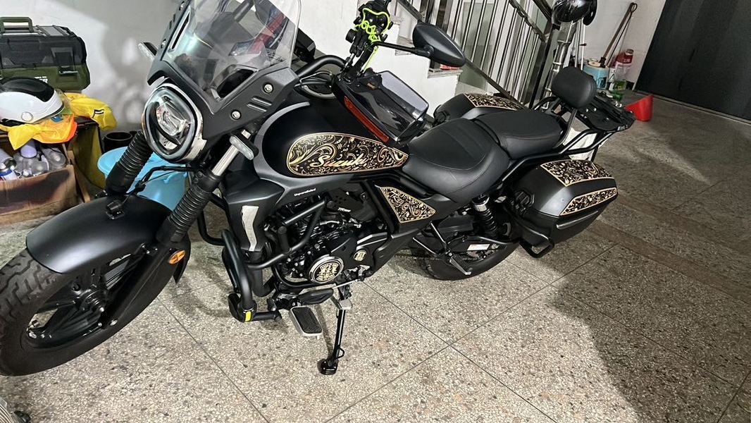 豪爵 TR300