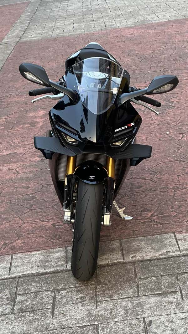 张雪机车 500RR