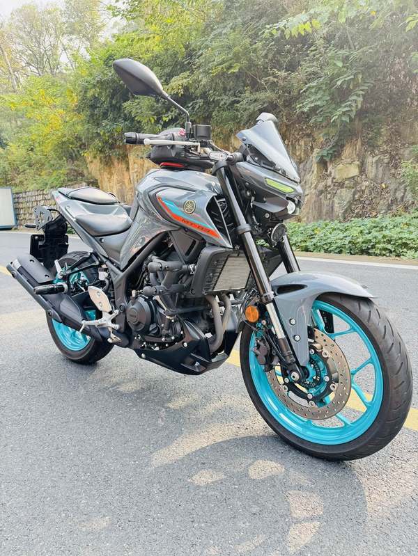 雅马哈 MT-03