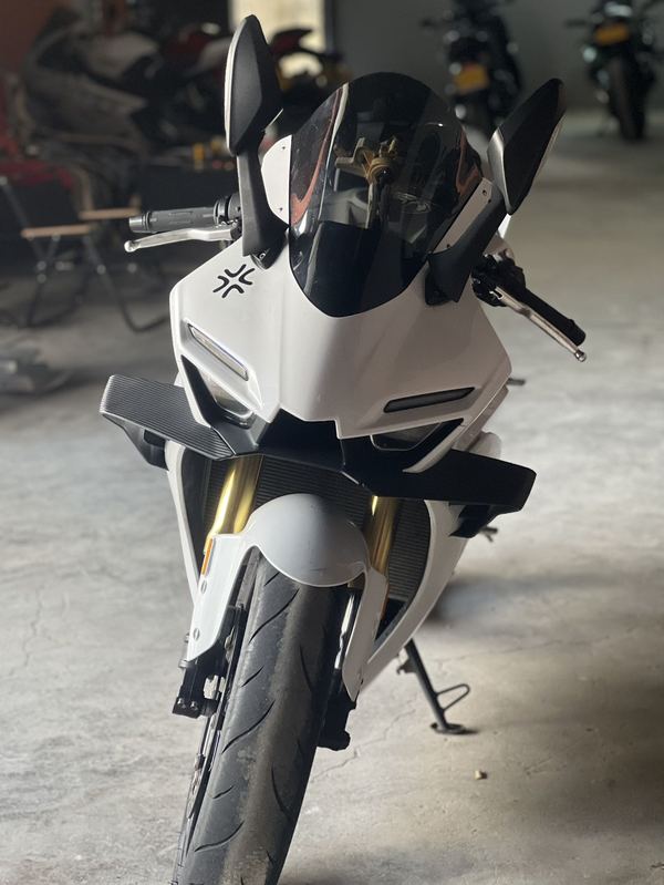 张雪机车 500RR